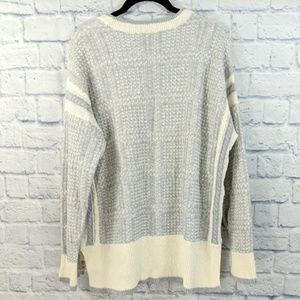 Two by Vince Camuto Sweaters - Two by Vince Camuto Grey Cozy Sweater - XL Two by Vince Camuto Sweaters - Two by Vince Camuto Grey Cozy Sweater - XL